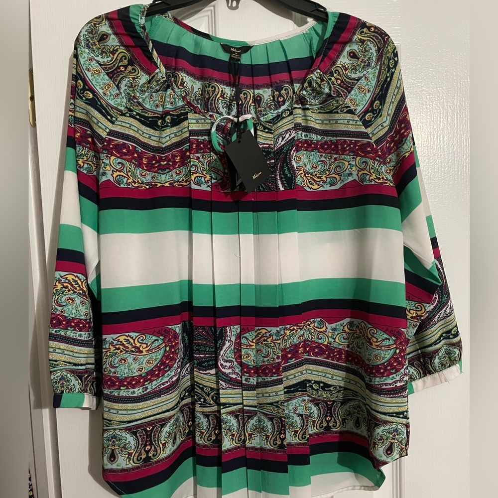 Womens top. NWT. Size M